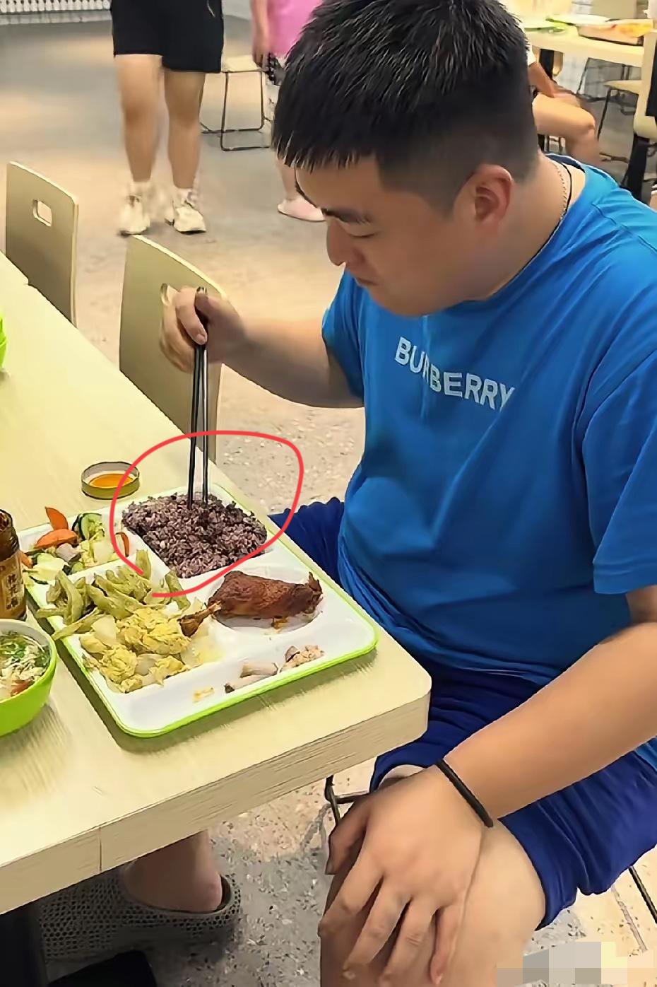 赵大牛吃的是什么饭，第一次见到