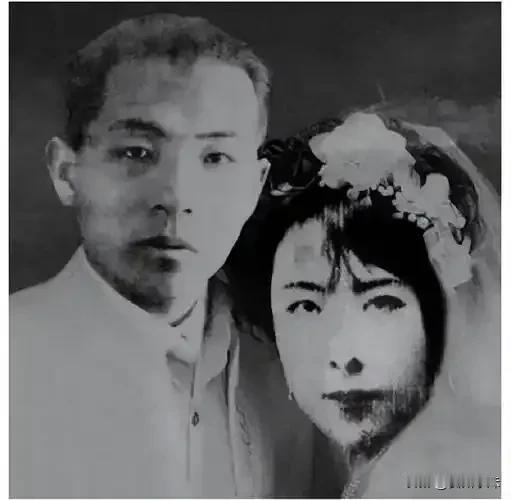 1916年，于凤至嫁给张学良。新婚夜，她对张学良说：“不许在外边沾花惹草。”张学
