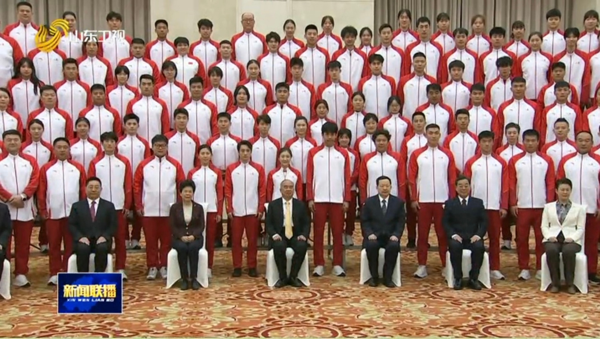 漂亮孩子站中间宝宝好棒【忽略凹进去迷你版小梦】陈梦将参加山东省表彰大会