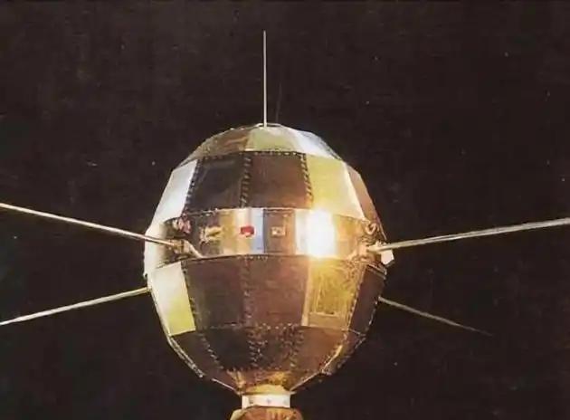 为什么东方红一号至今都没有坠入大气层？很简单，因为当初把东方红一号发射出去的时候