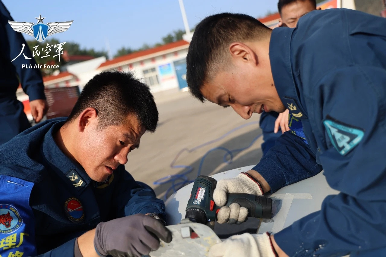 中空两支六爷部队不打码的团徽和车牌[doge]烽火问鼎计划制胜空天​​​