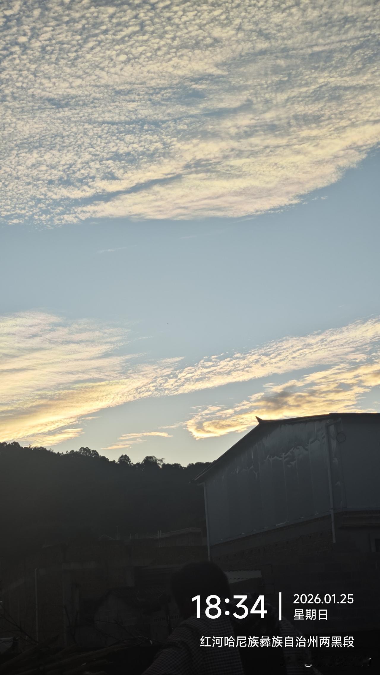 中国民间的那点亲情，真让人一言难尽！我媳妇的奶奶上周去世，我也回家参加了追悼。