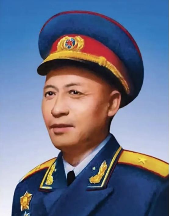 说起开国将帅里家境最丰厚的人，既不是林彪、罗荣桓，也不是大地主出身的赖传珠、将门