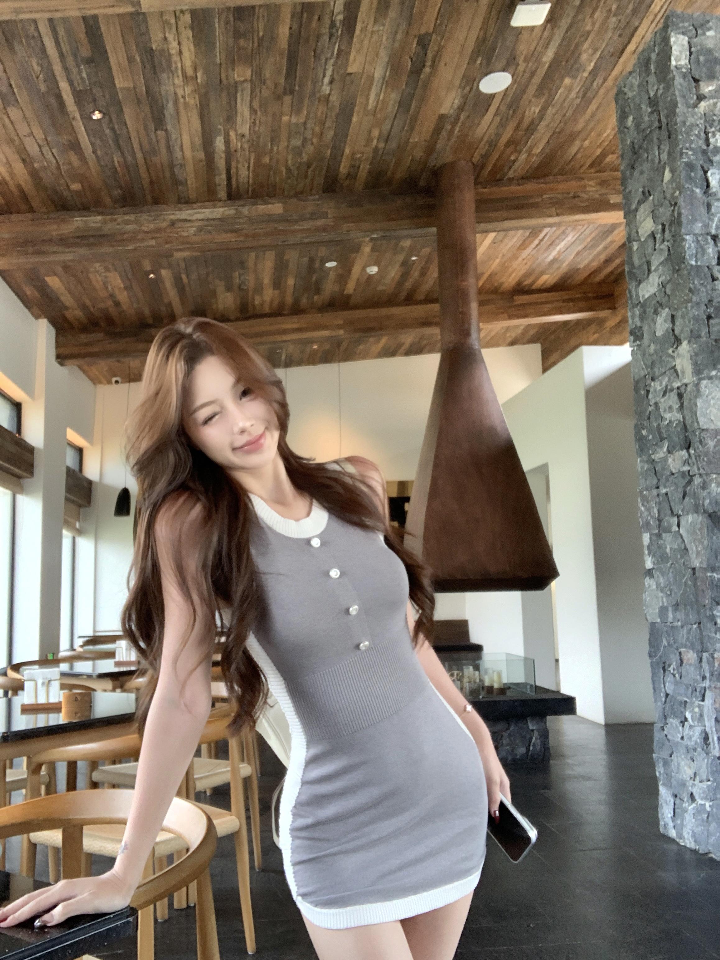 我们在夏天相遇 又走向各自的夏天。