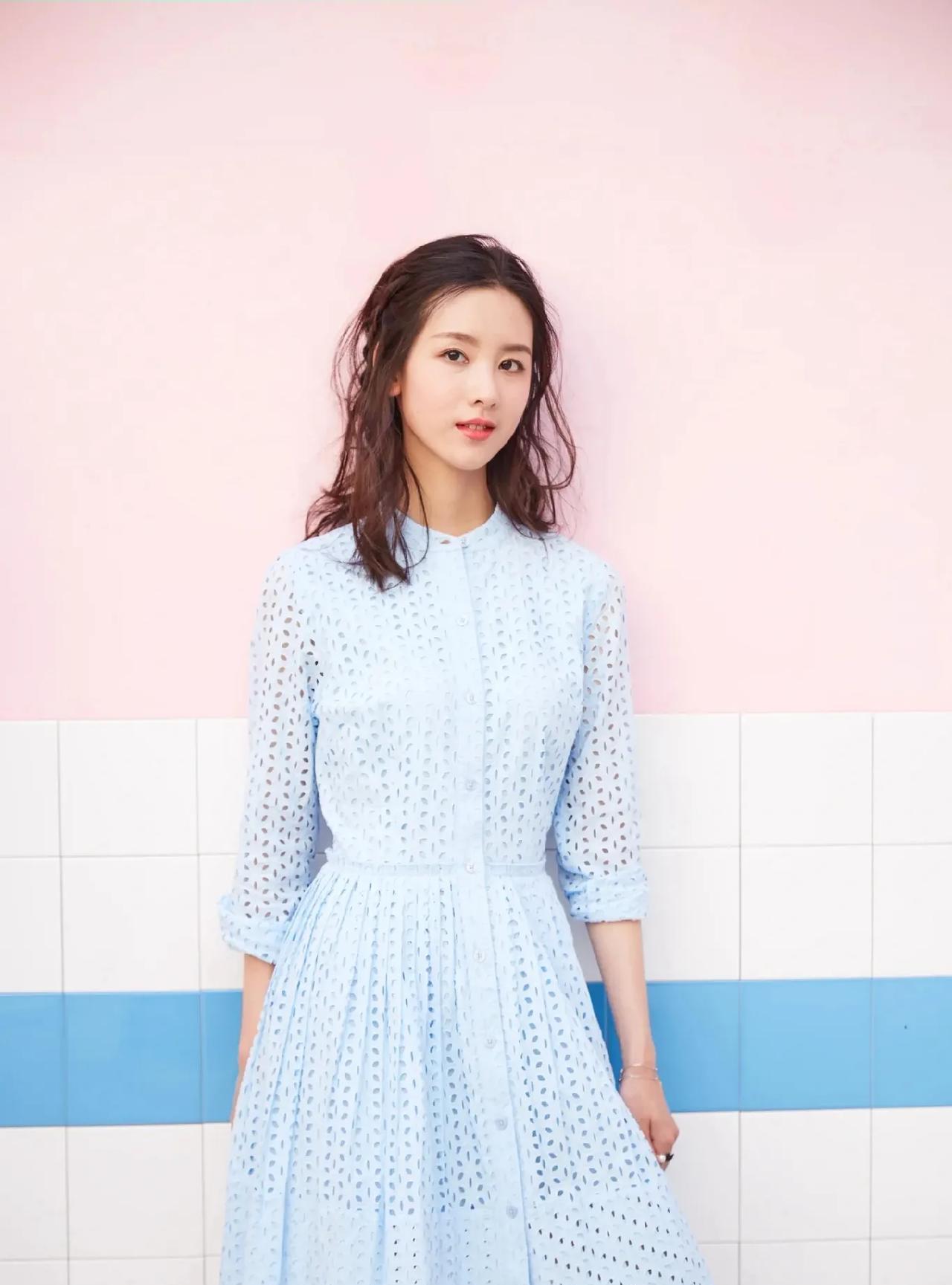 陈都灵的身材真好，长相也不错，无辜的小白兔。#陈都灵#