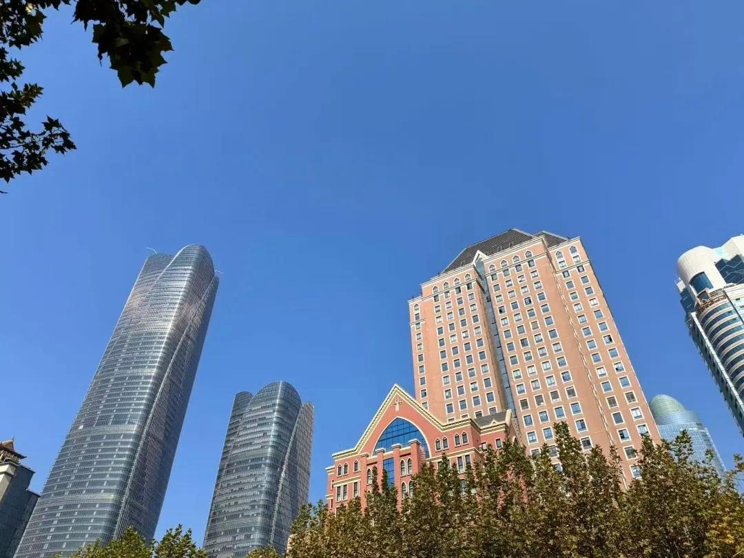 【周末冲上21℃！下周气温“过山车”，两波冷空气蓄势待发→】天气申城11月21