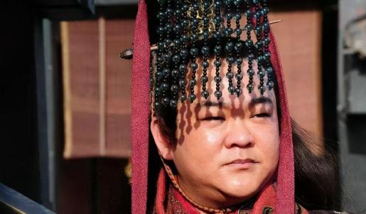 血溅绵竹，满门忠烈与一纸降书263年，蜀汉的都城成都，发生了极为荒诞的一幕。