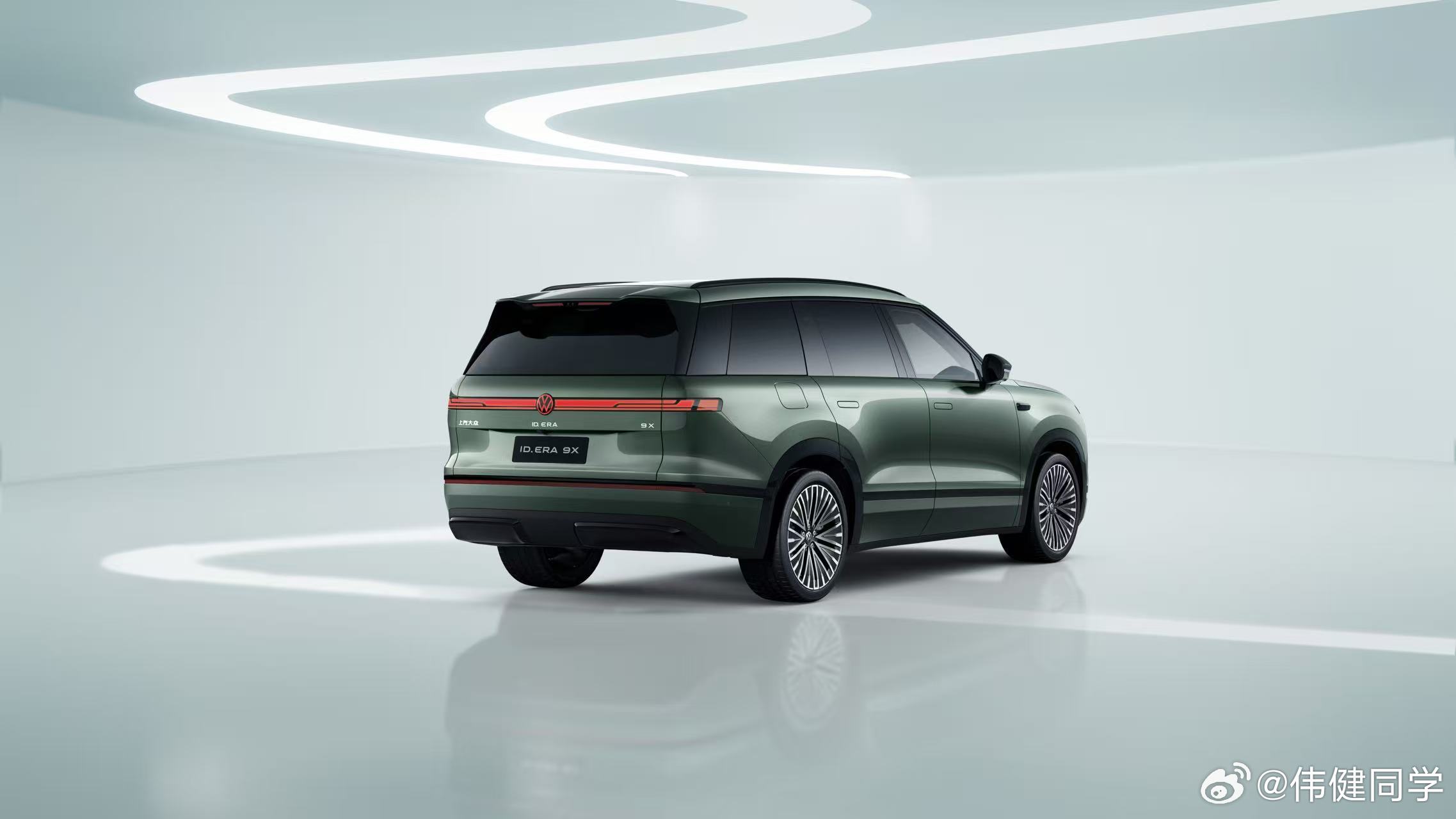大众ID.ERA9X——大六座增程SUV这次发布的新颜色是仙踪绿，我觉得绿色这