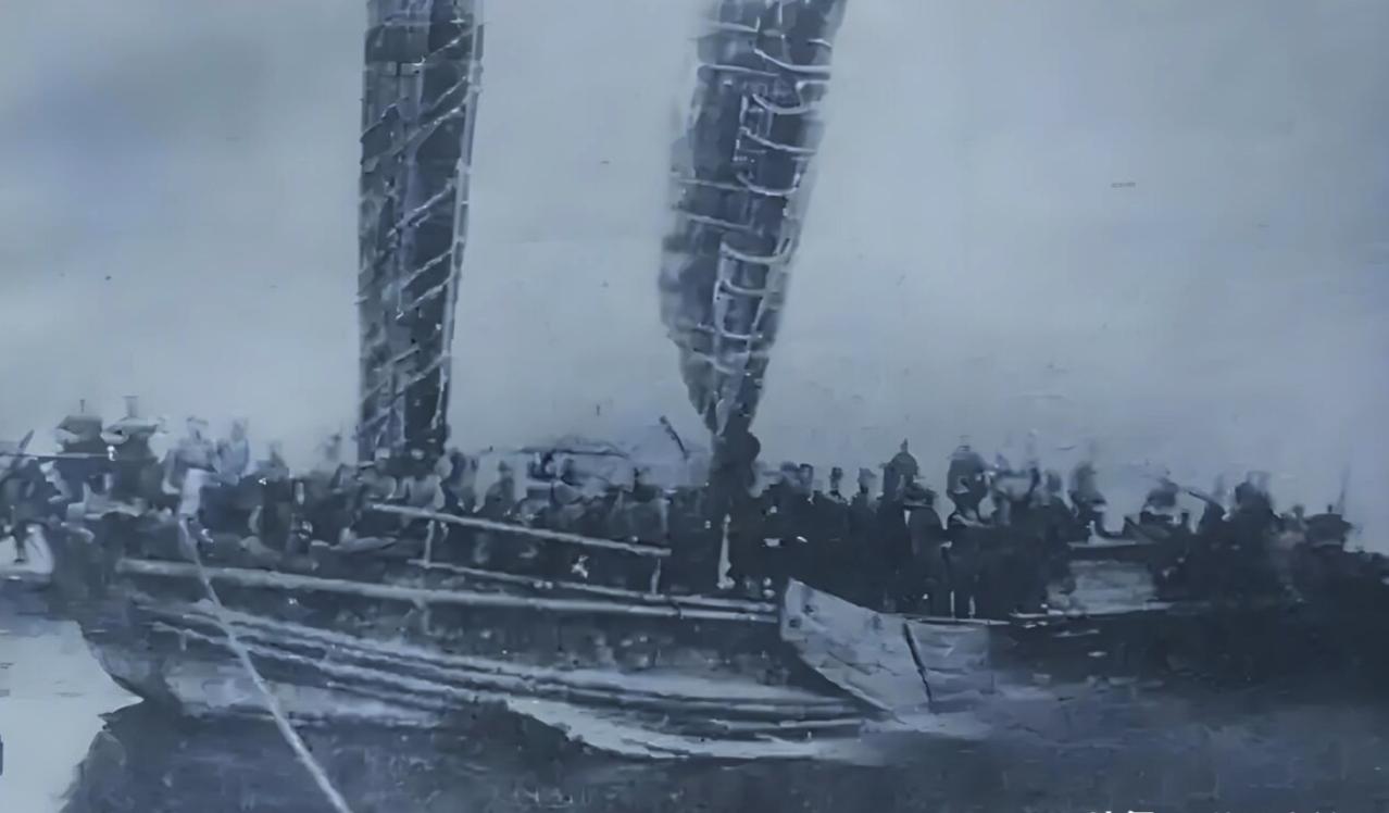 1953年10月，渤海湾，志愿军副师长高斌坐船去文登上任，结果在龙口外海被逼停—