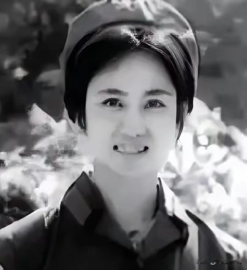 1972年，许世友登上军用飞机后愣住了，原来飞行员竟是三女儿许华山。他反应过来，