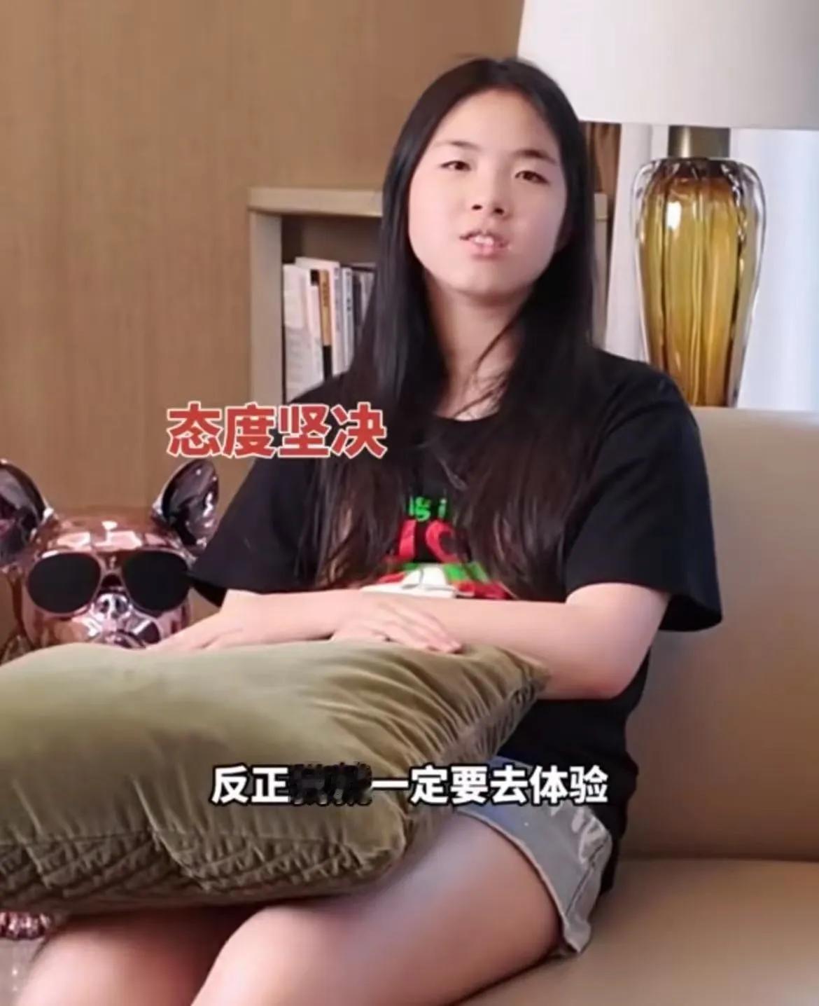 难怪现在相貌平平（甚至有点丑）的星二代涌进娱乐圈，黄奕12岁的女儿不想去英国念