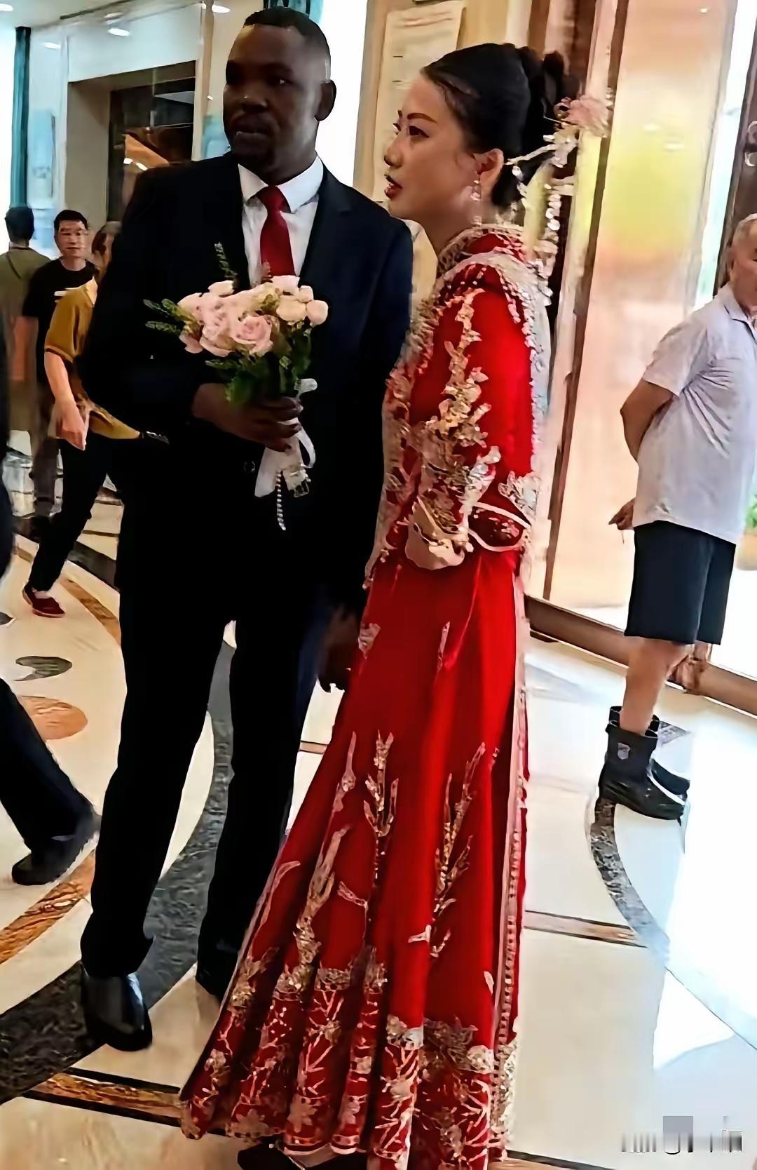 近几日几天，一条关于中非跨国婚礼的消息引起了网友们的热议，男方是非洲某国人，女方