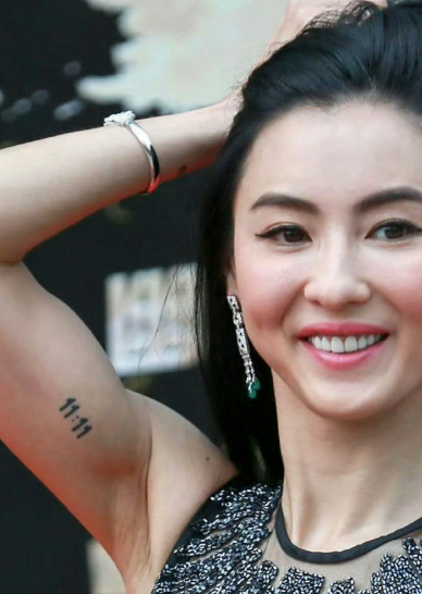 很好奇张柏芝的纹身是什么意思，有的懂吗？​​​​