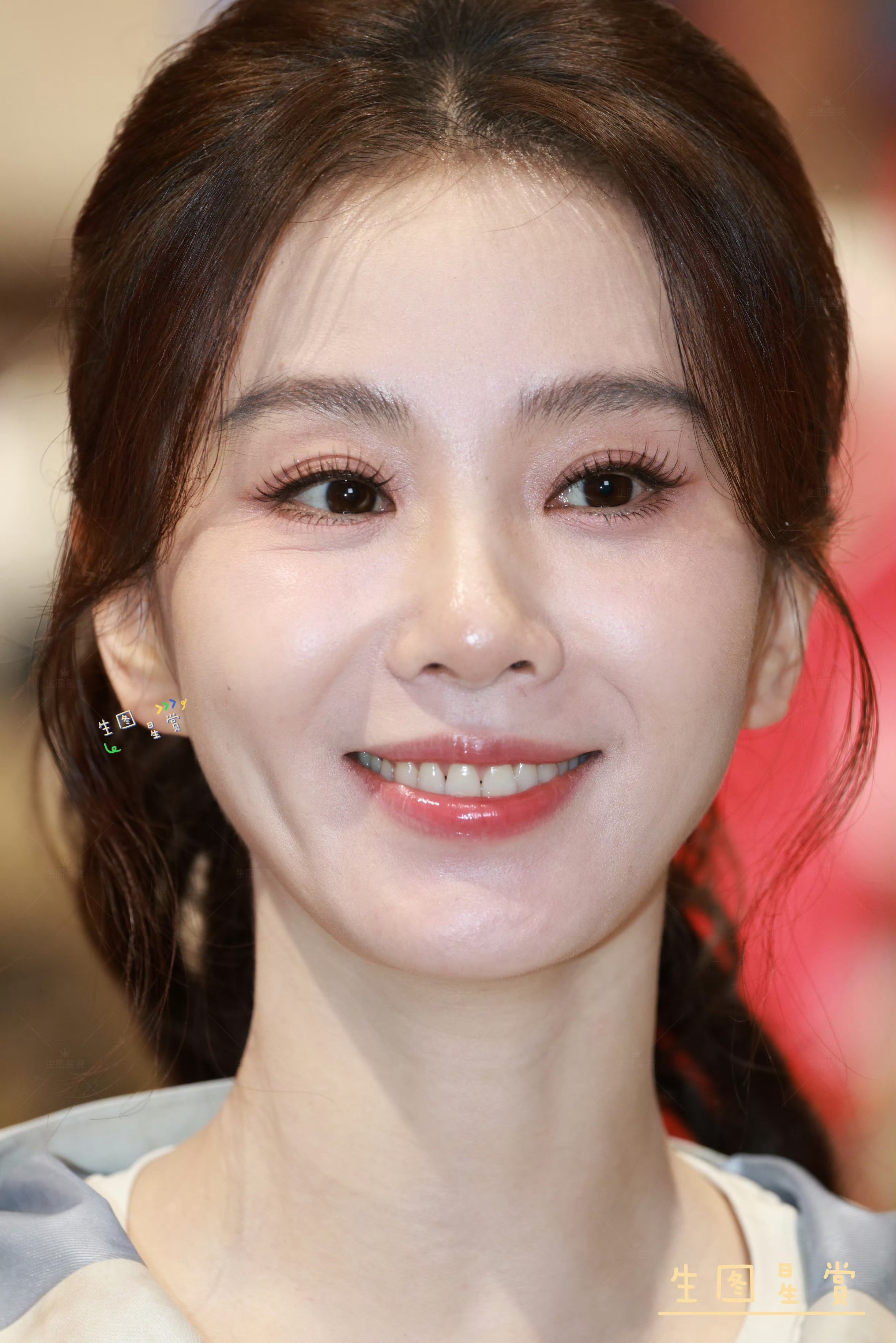 38岁刘诗诗怼脸皮肤状态刘诗诗深圳活动怼脸生图，38岁皮肤状态很好了，好美啊！