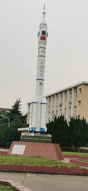 2025年还有4个交易日，现在可以开始布局2026年的主线了。1、航天军工，马