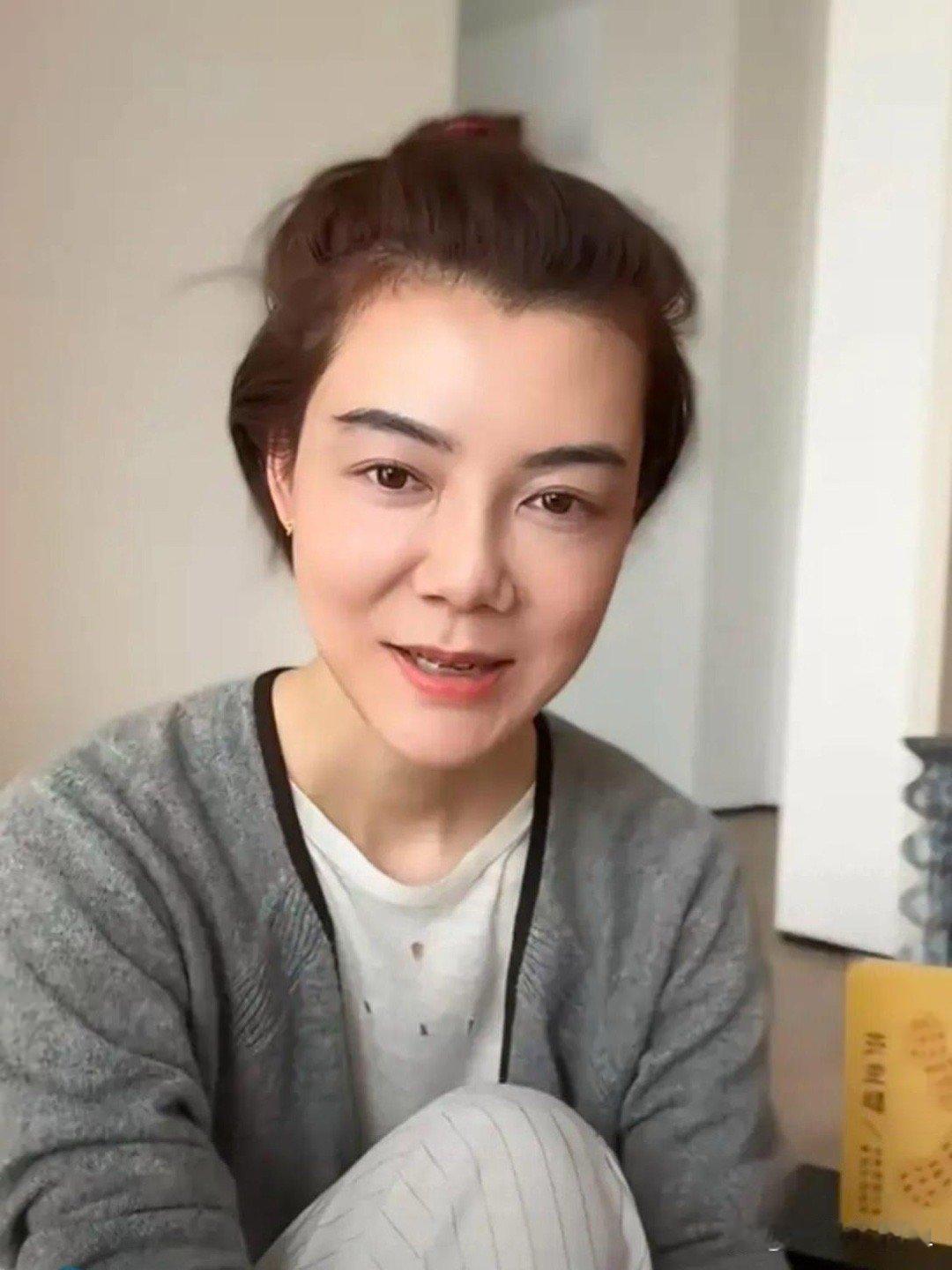 车晓五官近乎完美，妥妥标准大美人。