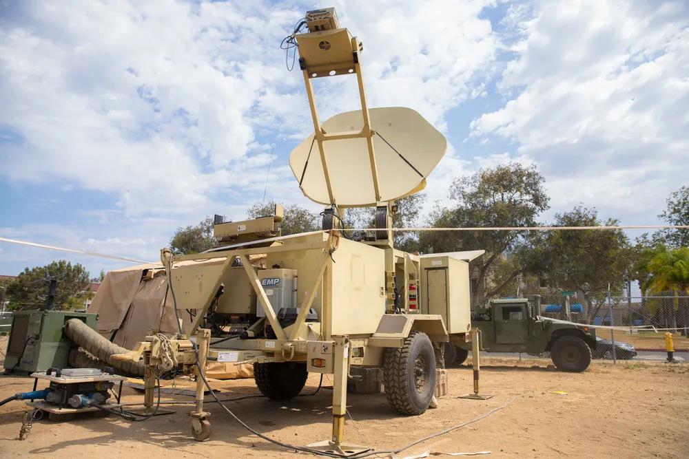 美军广泛采用VSAT卫星通信系统来保障指挥、控制和情报传输。美国海军陆战队员隶