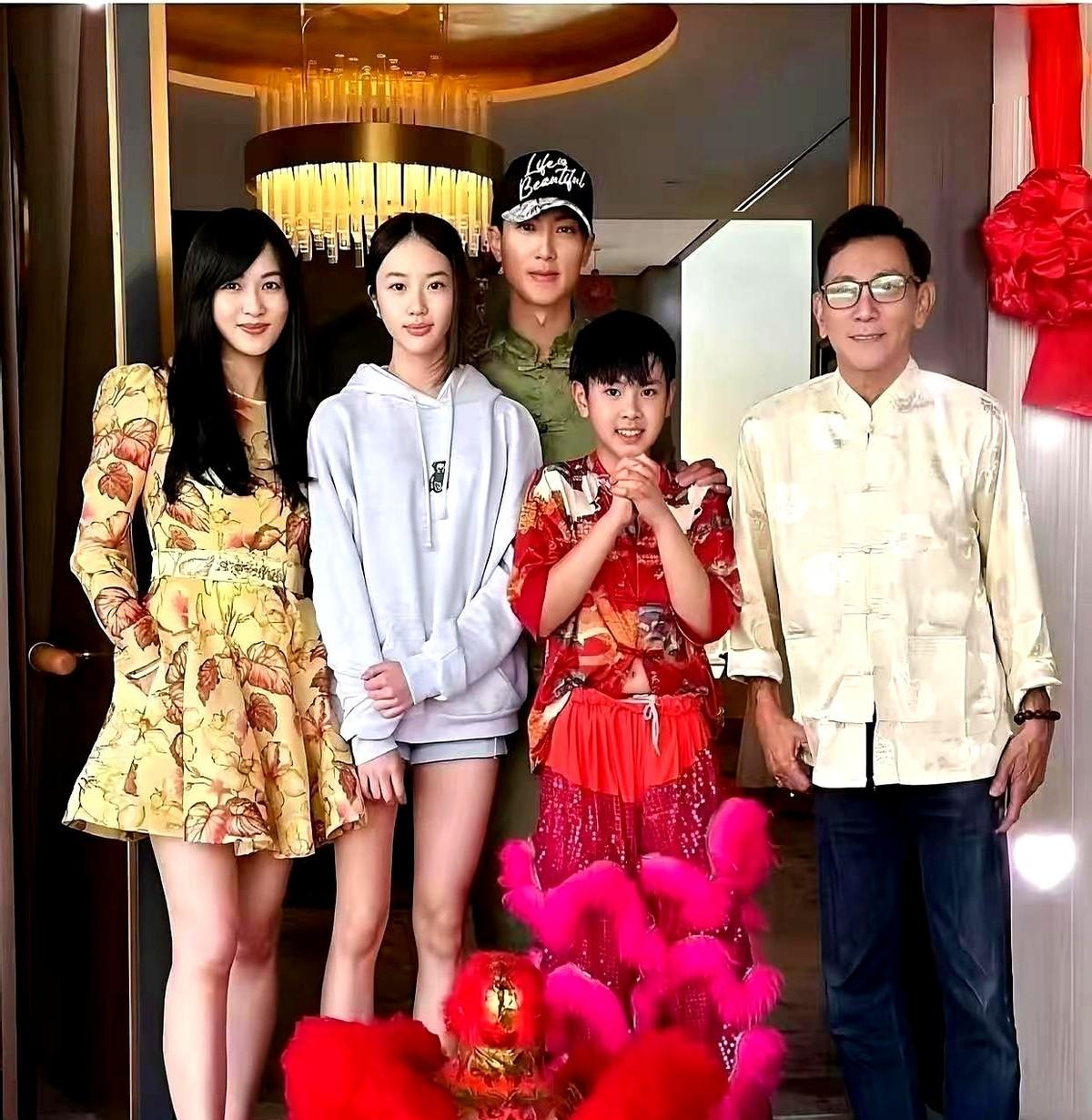 吴尊和他老婆，简直是童话照进现实。都说娱乐圈水深，感情靠不住。你瞅瞅吴尊