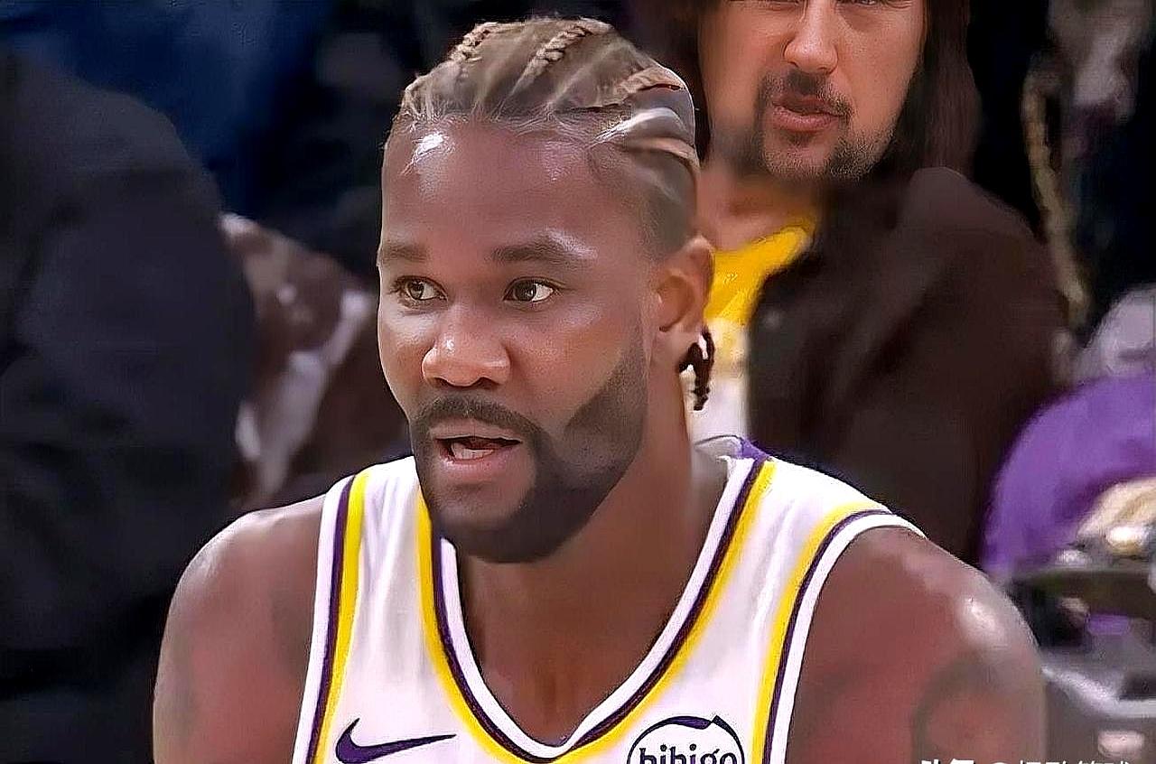 艾顿什么时候变得这么强了！他以前在太阳和开拓者总被人说打球躲着走，现在完