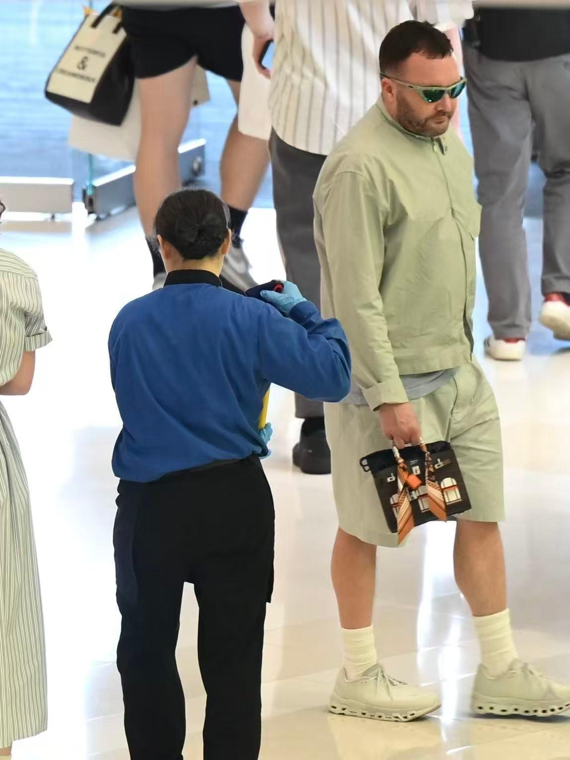 惊呆....逛街碰见KimJones本人了！不愧是当过LV、DIOR、FEND