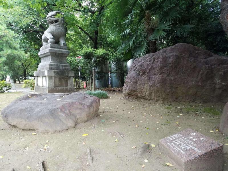 靖国神社前的石狮，竟刻着中国字！背后的真相，每个国人都该铭记家人们！刷到这