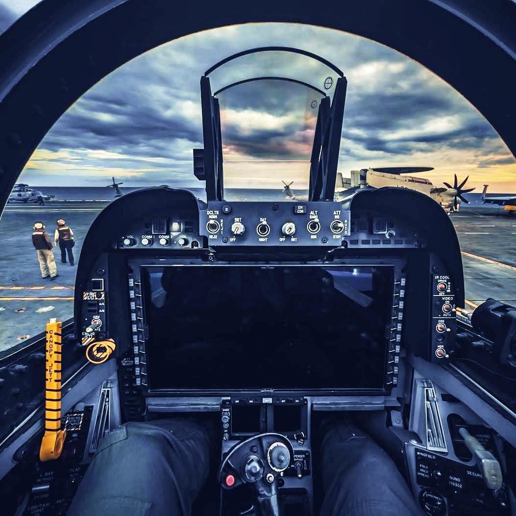 现代“4.5代++”战斗机座舱：🇺🇸F/A-18BlockIII?
