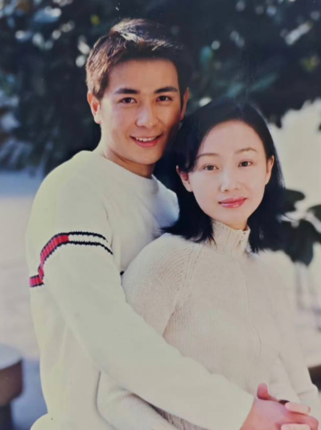 自爆是男演员保剑锋前妻的黄慧颐，拿热搜当法庭，批判婚前出轨，赢的概率有多大？