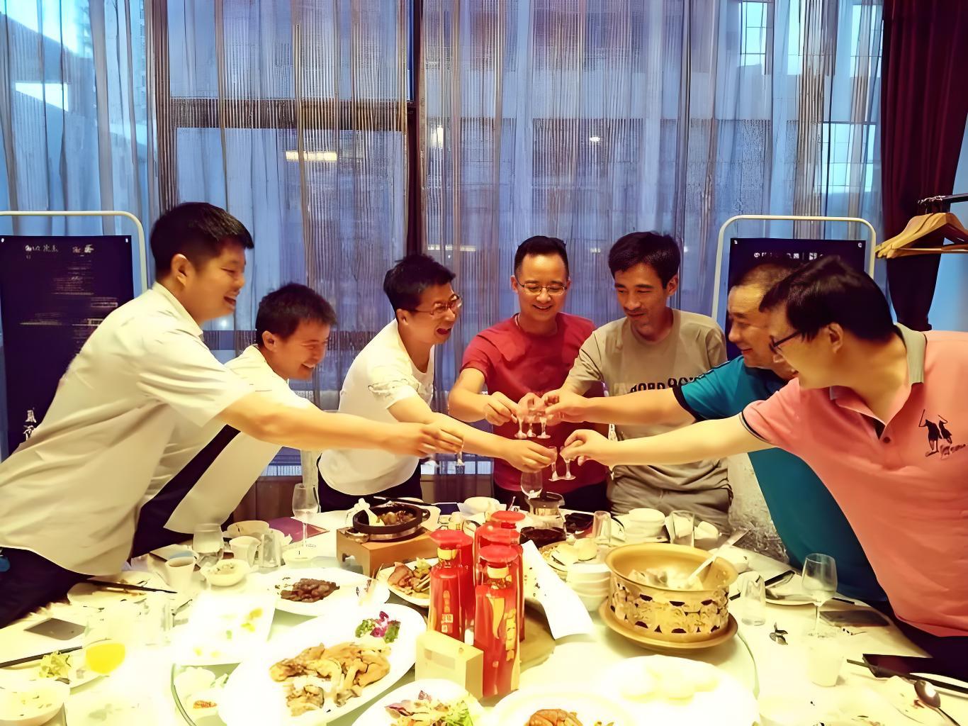 40岁才懂99%的人际关系都是假的。40多岁遇到困难后才会发现很多人都靠不住，唯