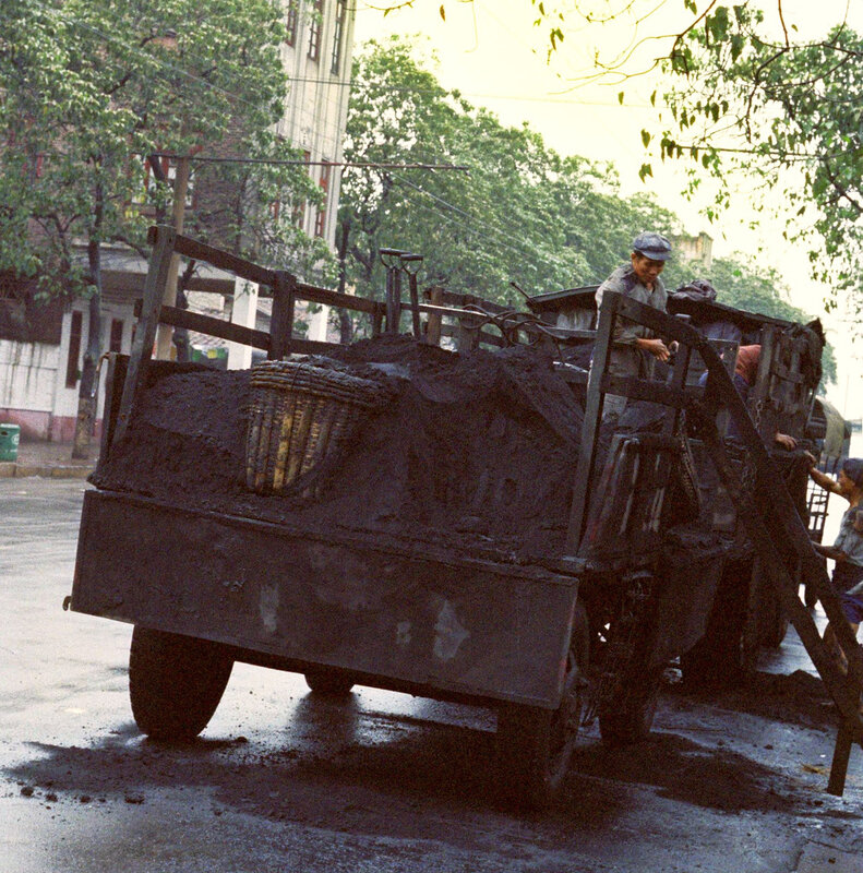 1978年，广州的运煤车，当年还是做藕煤的年代。