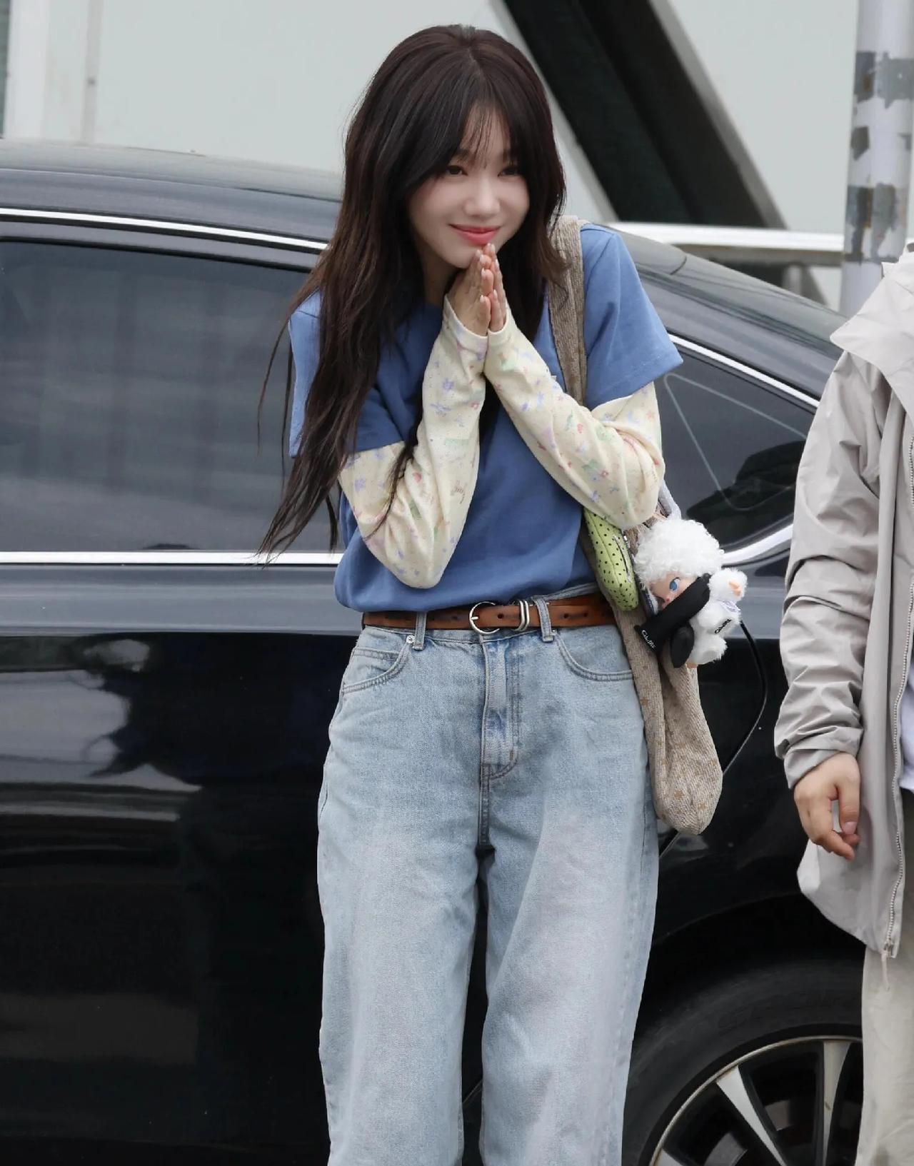 徐梦洁私服封神！假两件长袖+牛仔裤，休闲减龄，甜妹感拉满！直接抄作业！