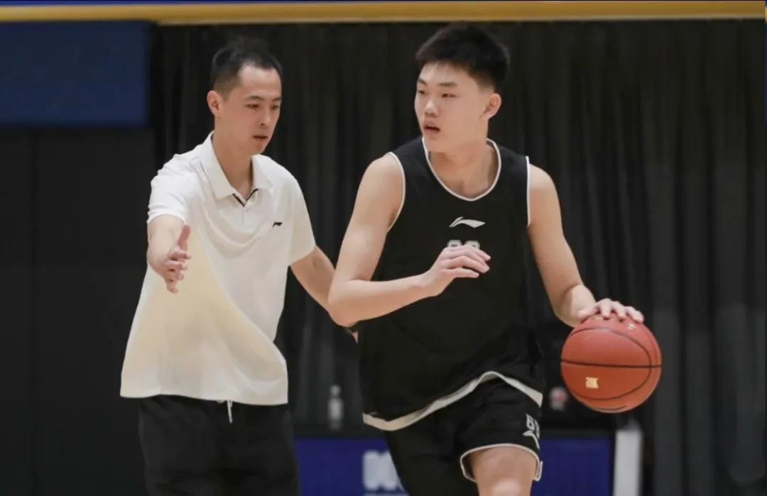 青训新动态！首钢塞尔维亚集训营开营，姜文出任三队助理教练北京男篮官方发文披