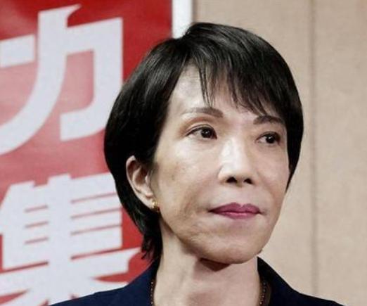 认了认了！高市早苗亲口承认了！高市早苗认了。在参议院的委员会上，她承