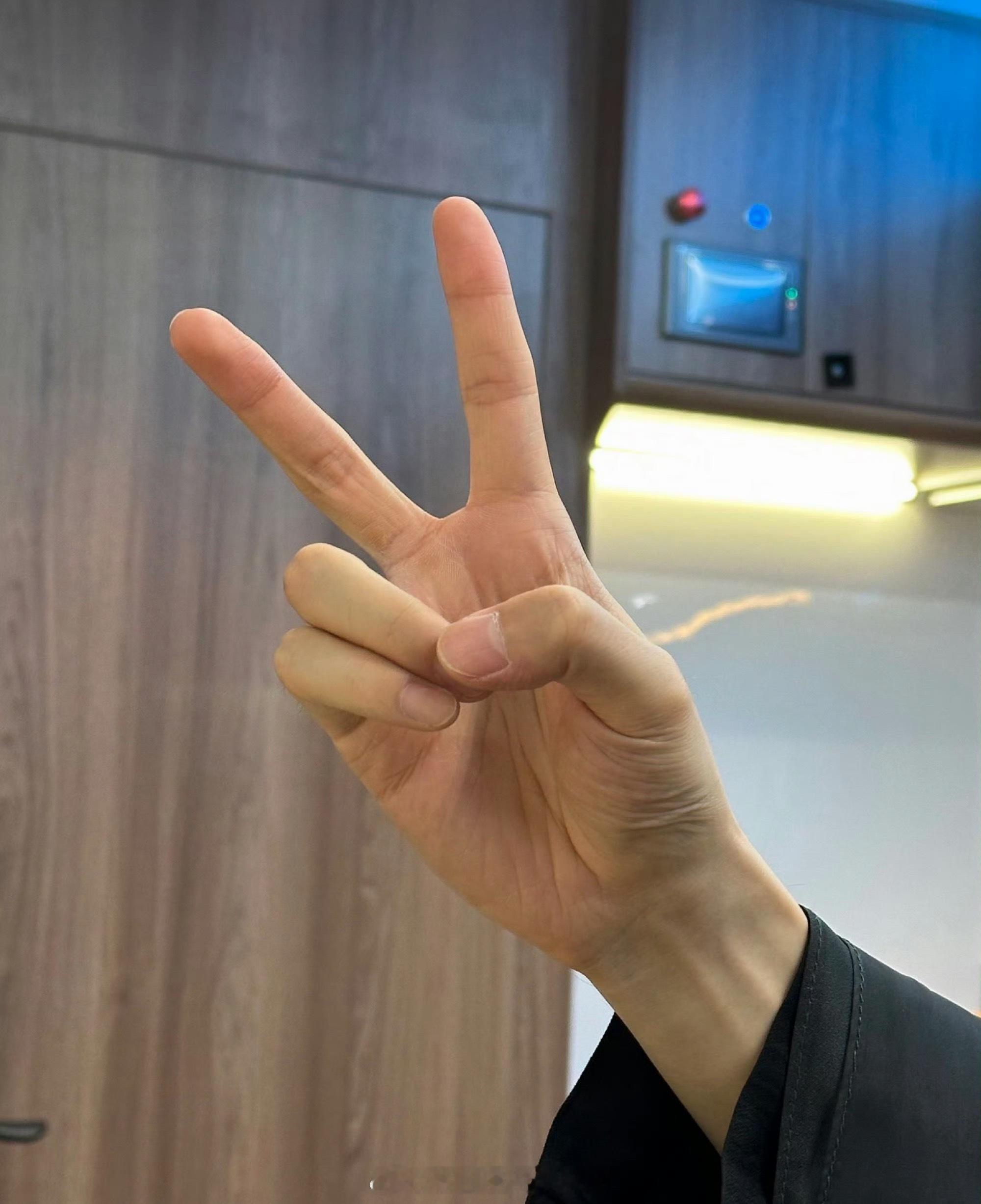 我的快乐：孩子在学校，邓为在组里[滑稽笑]​​​