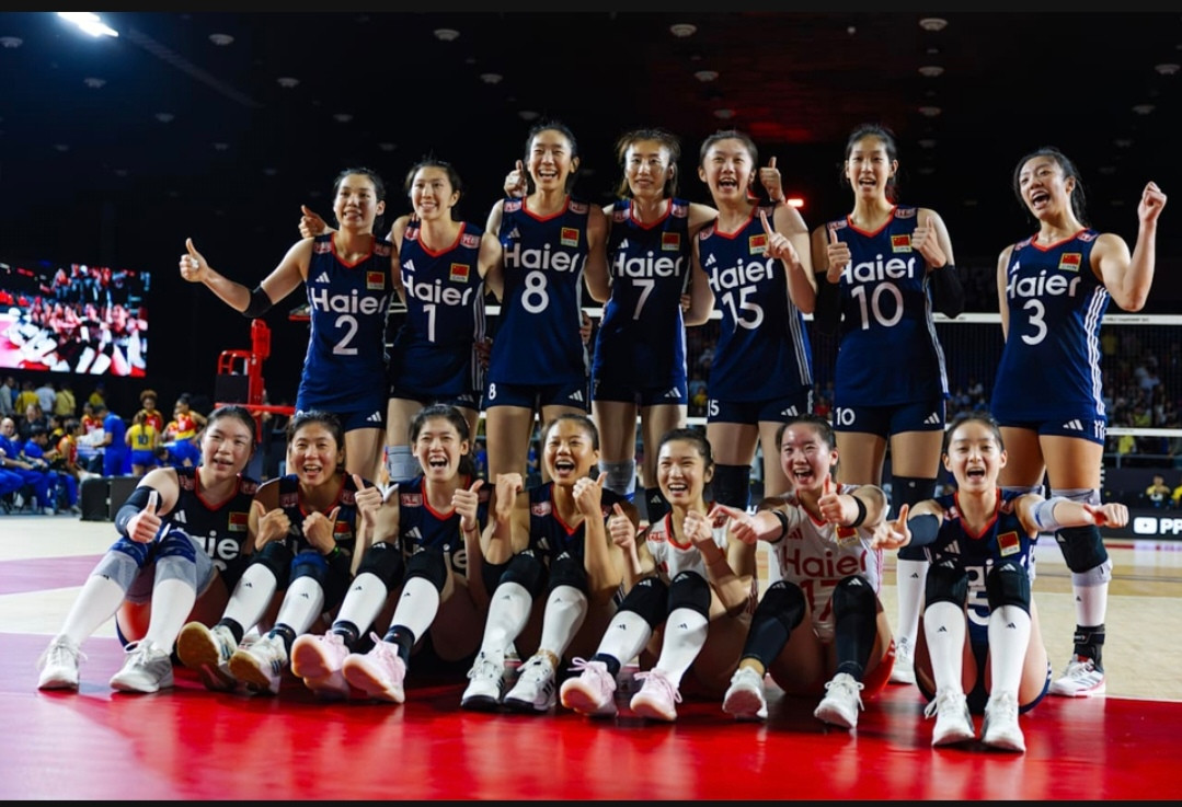 态度不端正绝不容忍立即训斥！中国女排对阵世界排名第19位的哥伦比亚，在25-16大比分轻松拿下首局后