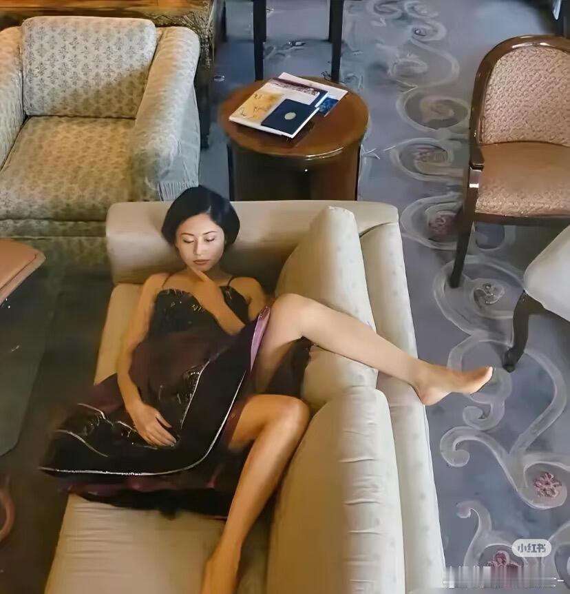 1996年，陈凯歌为陈红拍的家居照！人间尤物