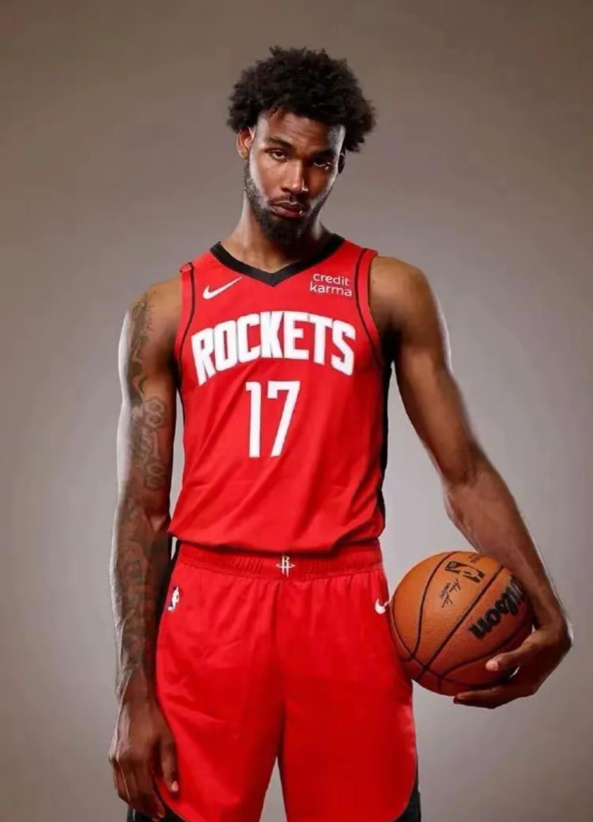 火箭两连败之后，能客场战胜雷霆着实让球迷感到意外，伊森保住了乌度卡的帅位，得到续