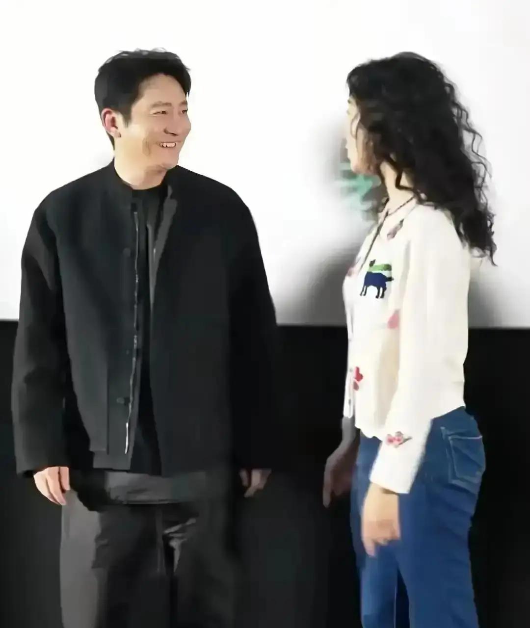 3分钟拆整鸡，他靠锅铲杀出重围15年灶火没白烧。郭京飞在横店片场支口大锅，