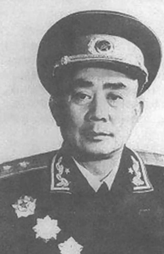 1970年，王自正持枪冲进了军区政委的卧室，政委连忙呼叫警卫员，谁知，2个警卫员