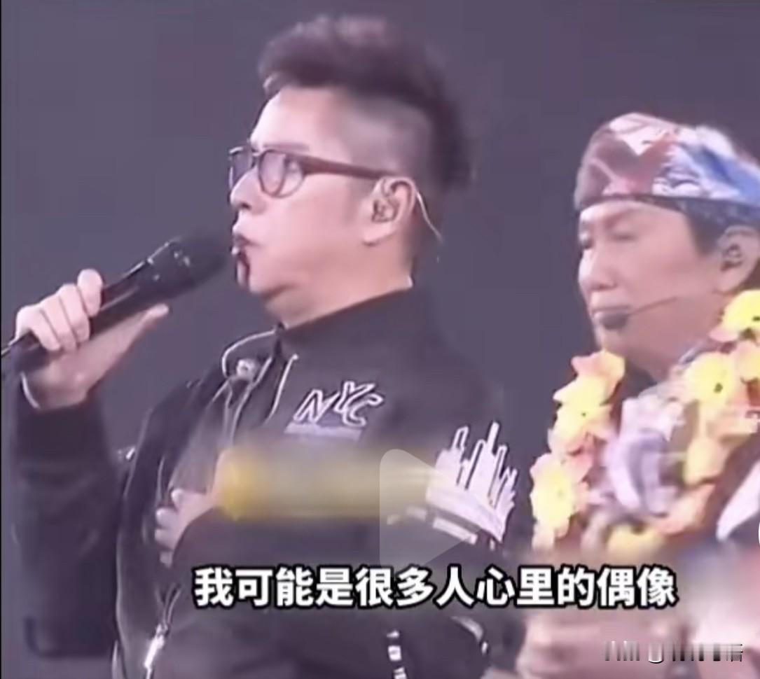 有的网友说，谭咏麟说许冠杰是他的唯一偶像是谦虚和抬高他人表现，其实他的偶像是另有