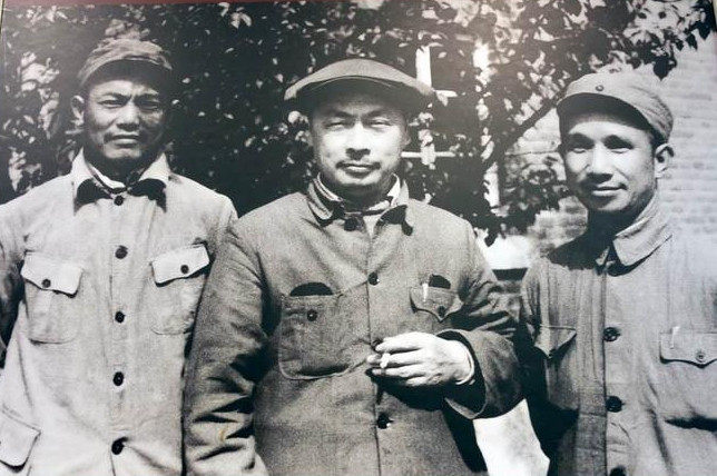 1941年，新四军重建后，总共有7个师，陈毅是代军长，李先念是第五师师长。不可思