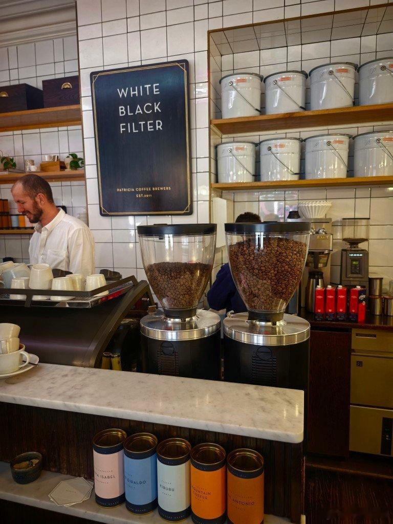 亚拉河边吃个午饭然后步行来澳洲本土咖啡的代表店喝个咖啡，就准备打道回府了嗯，生蚝