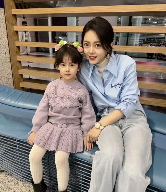 童星王安琪，凭一张脸硬控半个娱乐圈！说真的，这姑娘简直是内娱的“百搭神颜”。