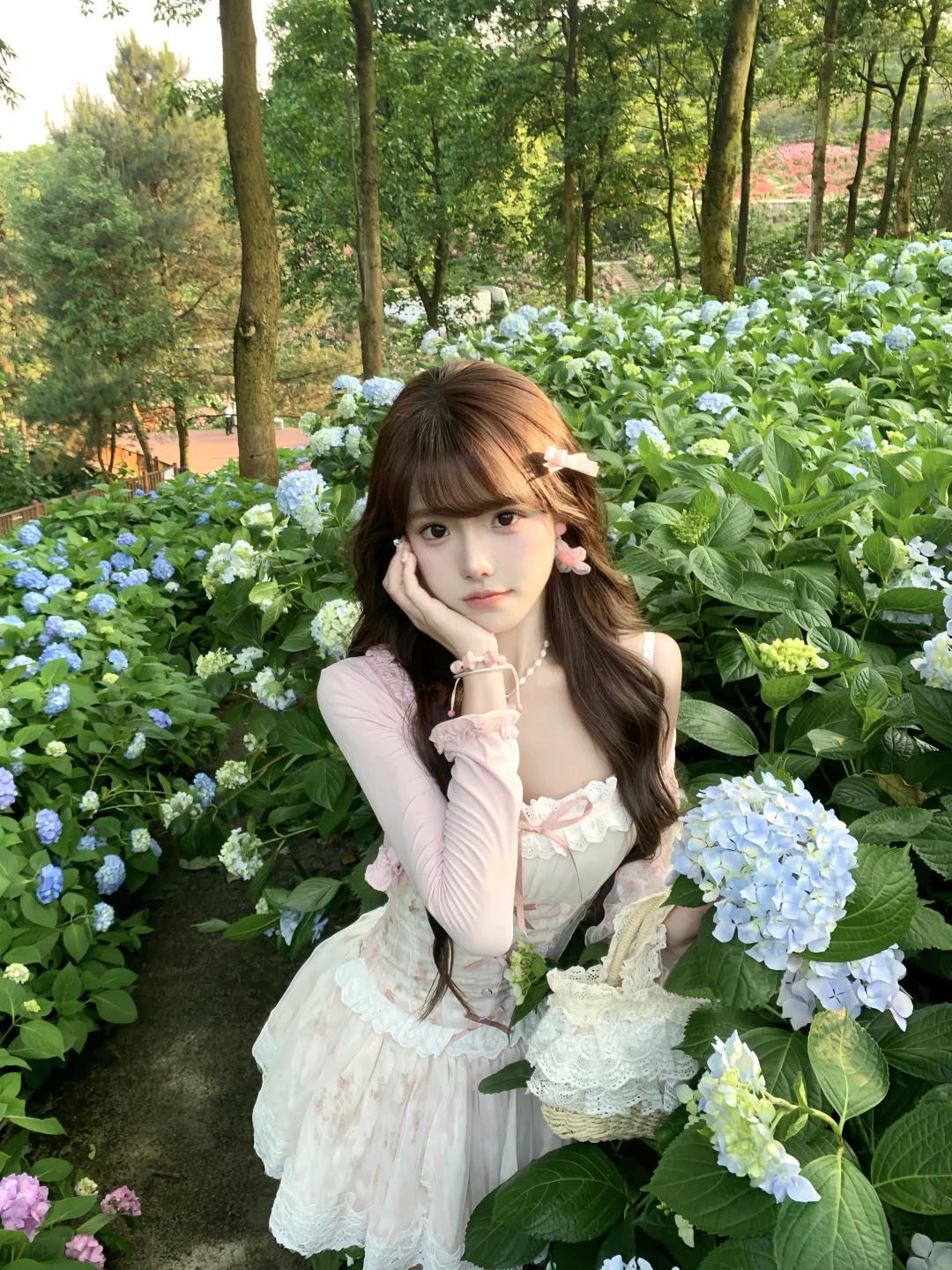 ˖ ⁺绣球花下🪻🫧 ⊹˚₊