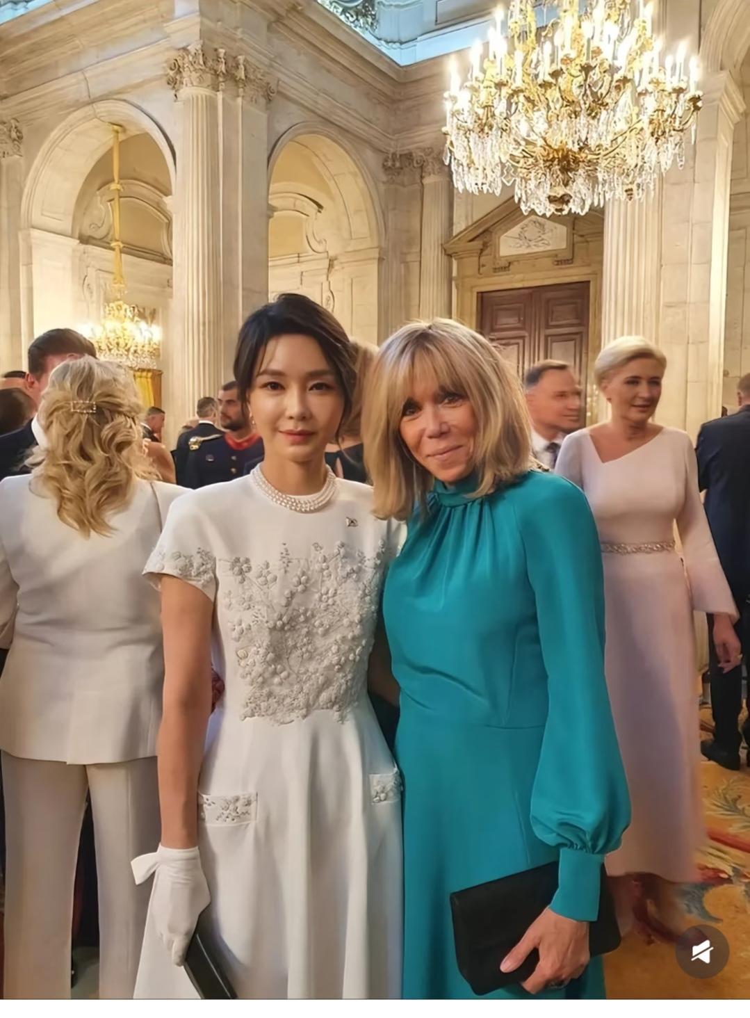 这样一对比，还是不能自然老去。