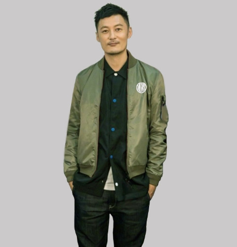 一次，主持人问余文乐:“1000万的人民币在香港可以买到多大的房子？一套别墅？”