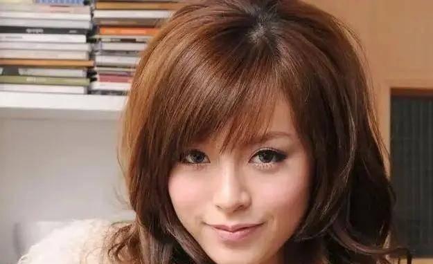 2012年，陈冠希在一次活动中遇到了清新脱俗的文咏珊，仅仅只是一面，陈冠希就已经