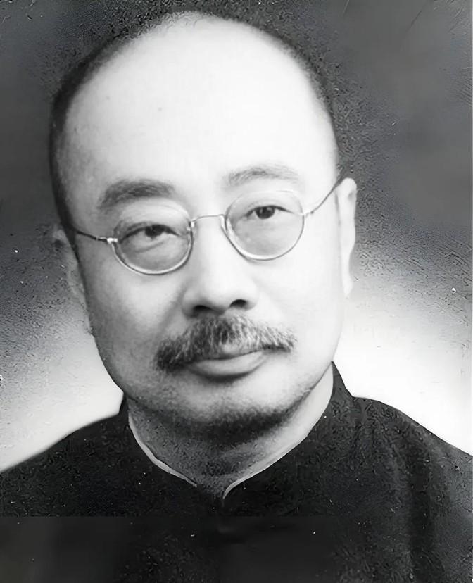 1936年，鲁迅去世的第2天，和鲁迅反目成仇13年的弟弟周作人，若无其事地去学校