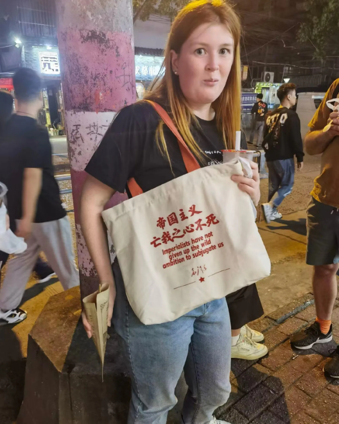 我想问问，这兜子上的英语老外看不明白么？