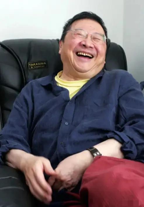 2019年，倪匡84岁，他的皮肤上长了一个瘤，去医院检查，医生说是恶性肿瘤，皮肤