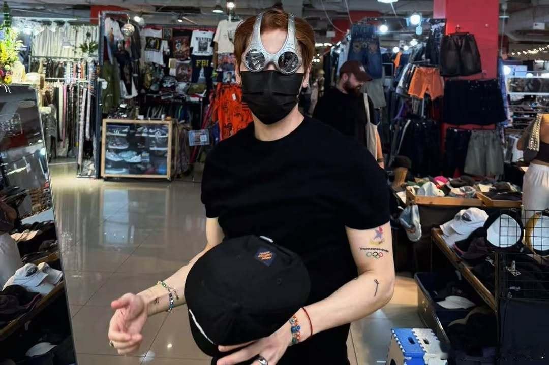 除了王嘉尔谁还能逗我笑冷白皮真的羡慕了！王嘉尔